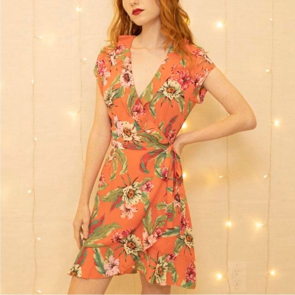 Aritzia Sunday best peach savoy wrap dress with floral print size 0